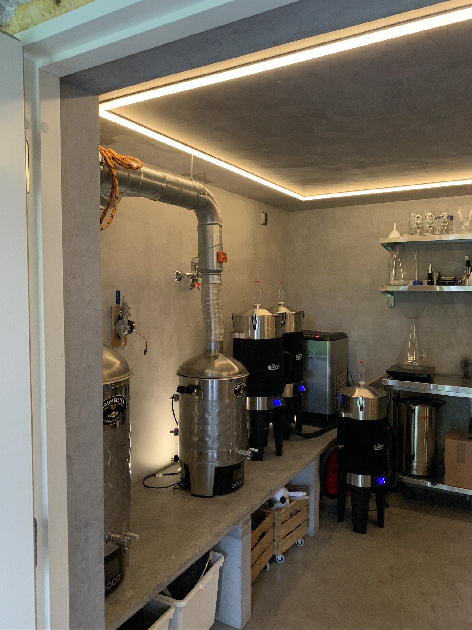 Led-stripe i tak sikrer jevn og god belysning