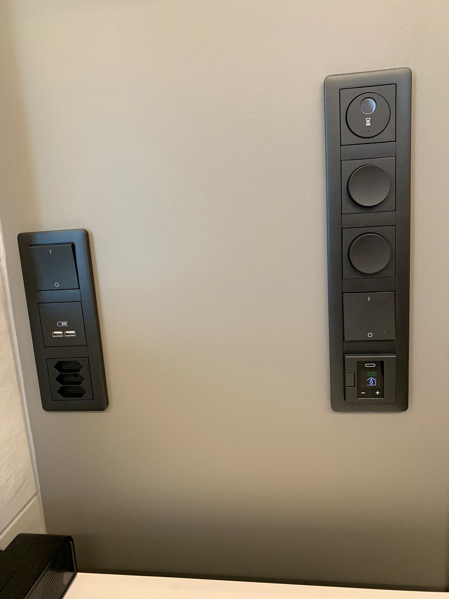 Lysbryter, termostat, eluttak og USB-uttak